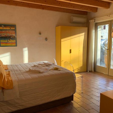 L'Isolo B&B E Case Vacanza Monzambano Dış mekan fotoğraf